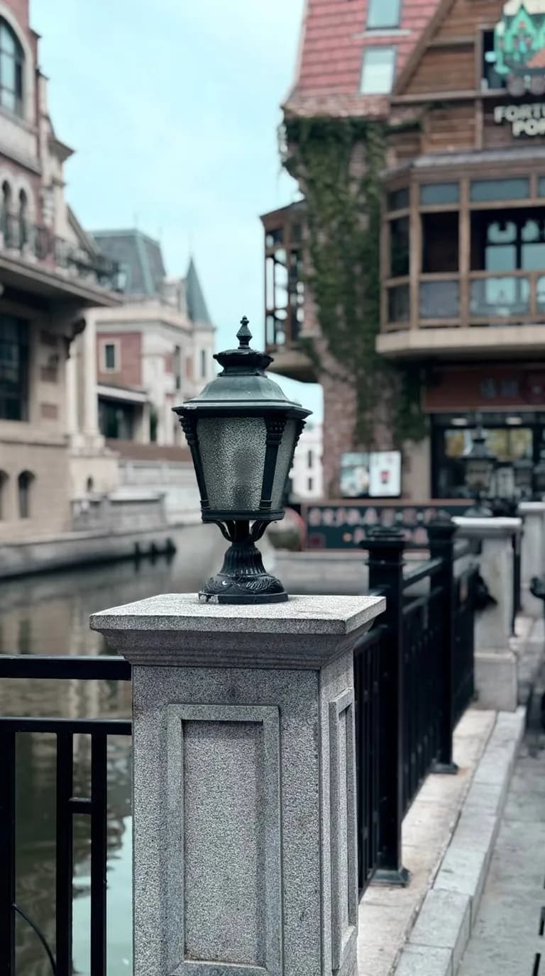 Tell a story in a single frame